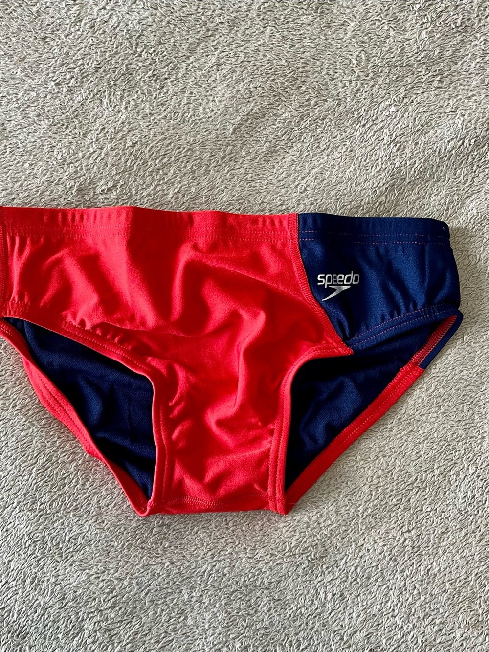 Speedo Men’s Red and Navy Contrast Swim Briefs, Size 30, performance fit